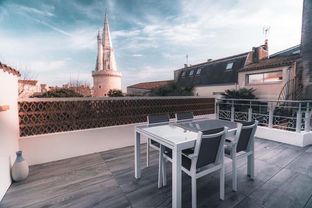 Vue Superbe Sur Tour De La Lanterne T2 Avec Terrasse Remparts 2 Apartment La Rochelle  Exterior photo