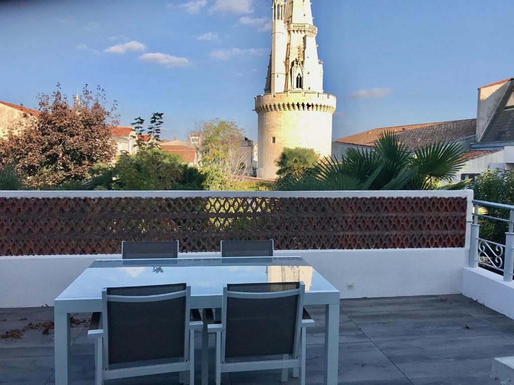 Vue Superbe Sur Tour De La Lanterne T2 Avec Terrasse Remparts 2 Apartment La Rochelle  Exterior photo